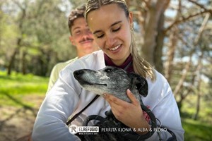 Perrita Kiona, Alba y Pedro