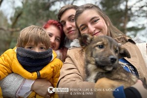 Perrita Lupe, Izan, Mónica,  Iván y Fany.